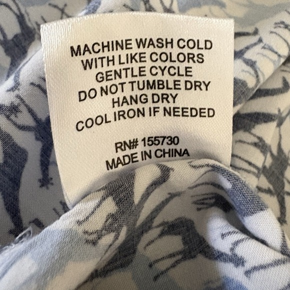 Jane & Delancey Giraffe Print Button Blouse XL Long Sleeve Roll Tab Blue Rayon - Picture 11 of 11